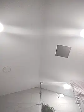 gurlnips online show from December 22, 8:36 am