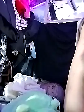 gurlnips online show from April 10, 10:39 pm