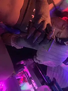 gurlnips online show from December 1, 3:57 pm