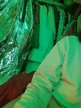 gurlnips online show from January 15, 1:36 pm