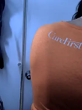 gurlnips online show from February 5, 5:09 pm