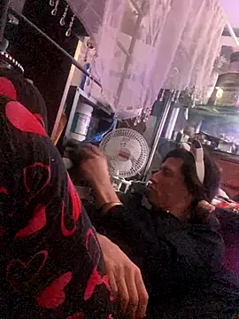 gurlnips online show from November 30, 8:04 am