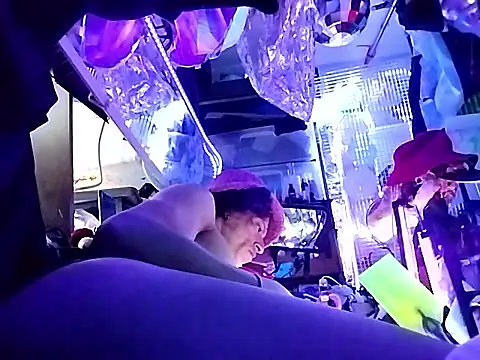 gurlnips online show from April 9, 7:09 pm