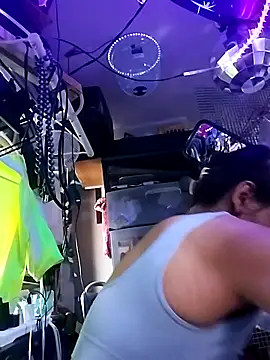 gurlnips online show from March 28, 12:11 am