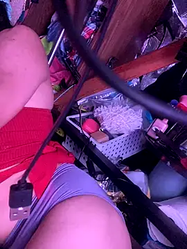 gurlnips online show from December 5, 11:31 am