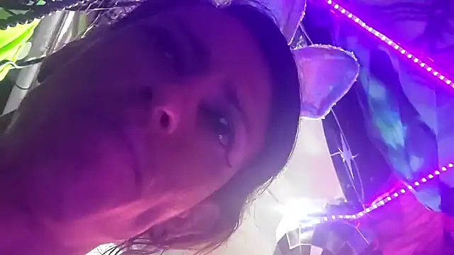 gurlnips online show from March 29, 5:42 am