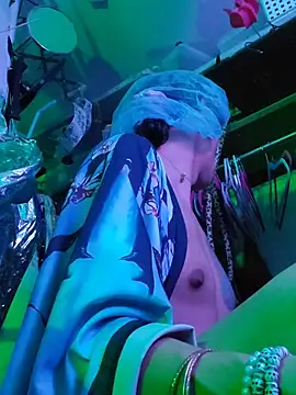 gurlnips online show from January 14, 12:20 pm