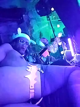 gurlnips online show from March 22, 1:34 pm