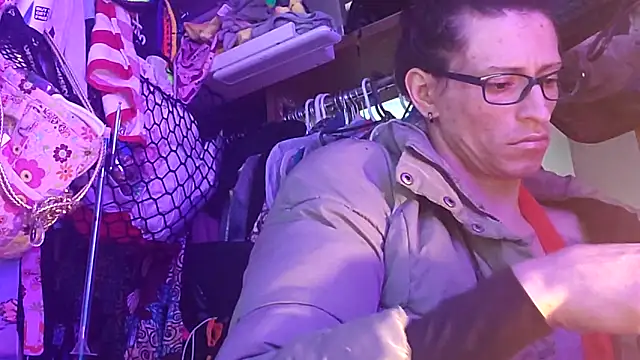 gurlnips online show from February 23, 12:45 am