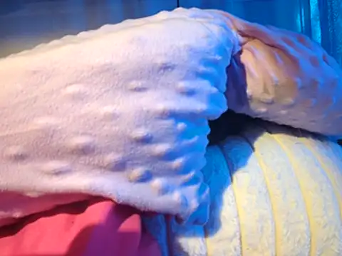 gurlnips online show from October 29, 8:46 am