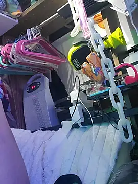 gurlnips online show from January 10, 1:17 pm