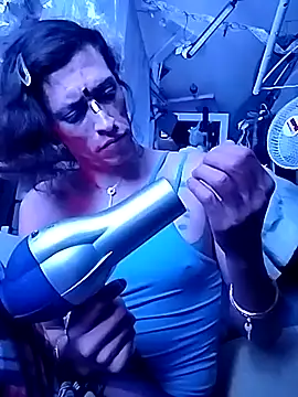 gurlnips online show from December 17, 11:48 am