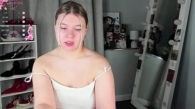 Rebecca Kelly online show from February 6, 2:40 am