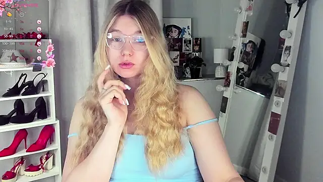 Rebecca Kelly online show from February 19, 2:30 am