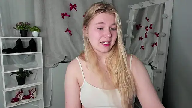 Rebecca Kelly online show from March 17, 9:35 pm