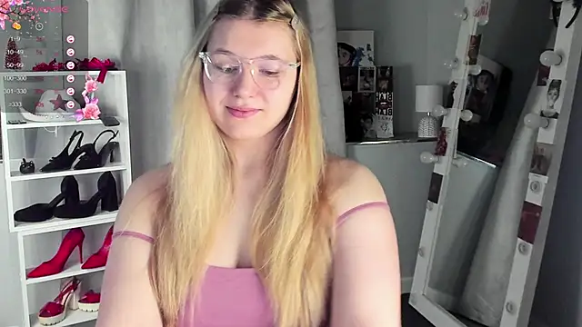 Rebecca Kelly online show from February 16, 2:43 am