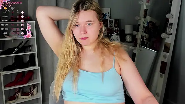 Rebecca Kelly online show from February 3, 6:33 am