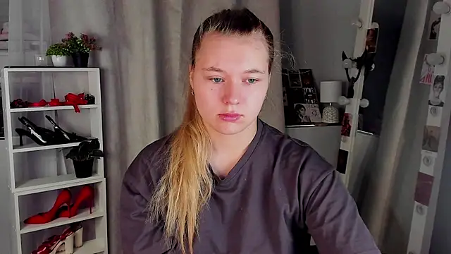 Rebecca Kelly online show from October 4, 2:13 am