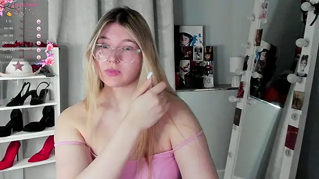 Rebecca Kelly online show from February 25, 2:45 am