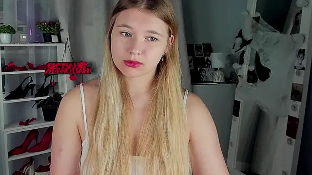 Rebecca Kelly online show from November 1, 2:40 am