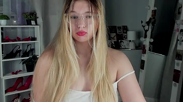 Rebecca Kelly online show from November 3, 2:28 am