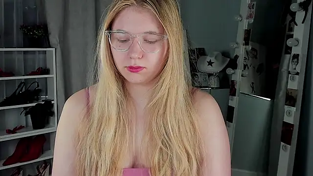 Rebecca Kelly online show from November 20, 2:34 am