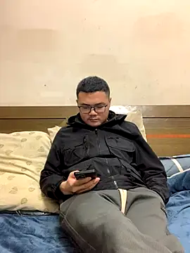 lililiwuwuwu online show from December 6, 1:27 pm