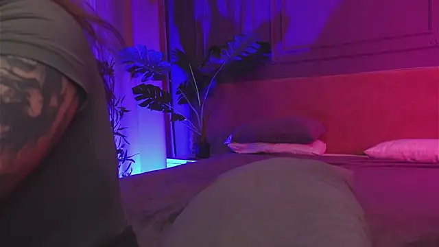 Liv Fay online show from November 7, 1:48 pm