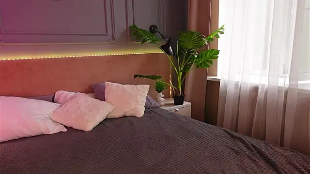 Liv Fay online show from June 13, 1:31 pm