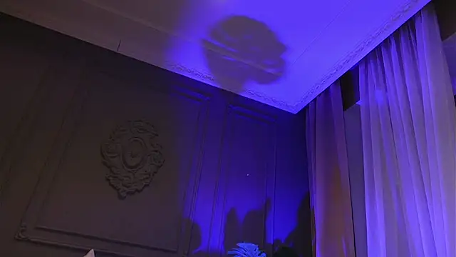 Liv Fay online show from April 18, 7:18 pm