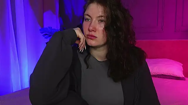 Liv Fay online show from December 5, 2:15 pm