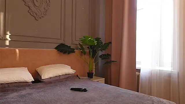 Liv Fay online show from April 2, 3:41 pm