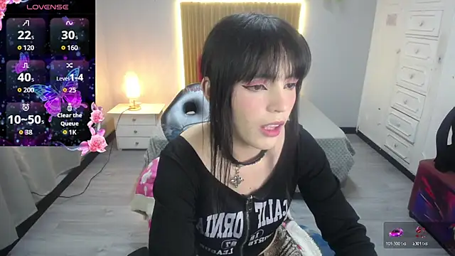 Snapshot of sailor_moon07 chatting on December 20, 4:26 am sailor moon07 online show from December 20, 4:26 am