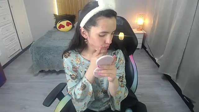 Snapshot of sailor_moon07 chatting on June 12, 3:37 am sailor moon07 online show from June 12, 3:37 am