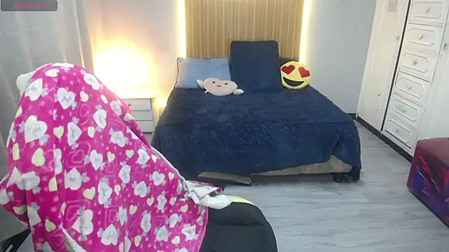 Snapshot of sailor_moon07 chatting on June 21, 5:57 am sailor moon07 online show from June 21, 5:57 am