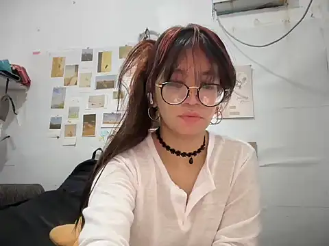 Pinkyrose111 online show from November 23, 11:48 pm