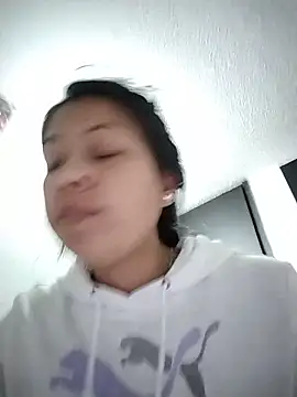 Tiphanydirty3 online show from May 17, 2:22 am