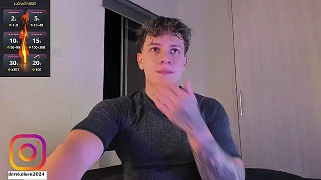 Snapshot of DerekOlsen chatting on November 15, 1:20 am DerekOlsen online show from November 15, 1:20 am