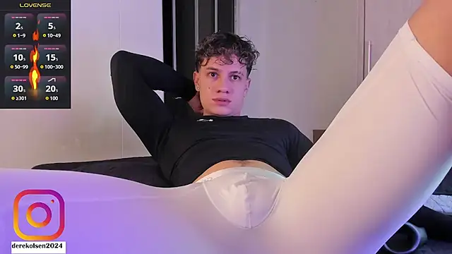 Snapshot of DerekOlsen chatting on November 16, 1:21 am DerekOlsen online show from November 16, 1:21 am