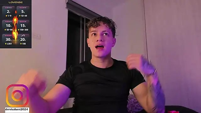 Snapshot of DerekOlsen chatting on November 10, 12:59 am DerekOlsen online show from November 10, 12:59 am