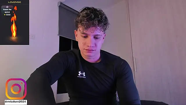 Snapshot of DerekOlsen chatting on November 9, 1:42 am DerekOlsen online show from November 9, 1:42 am