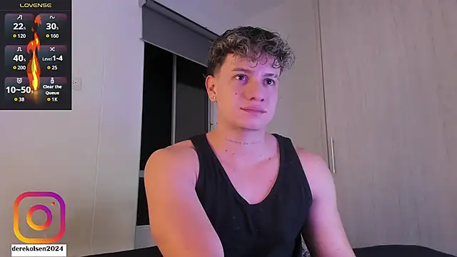 Snapshot of DerekOlsen chatting on November 11, 2:39 am DerekOlsen online show from November 11, 2:39 am