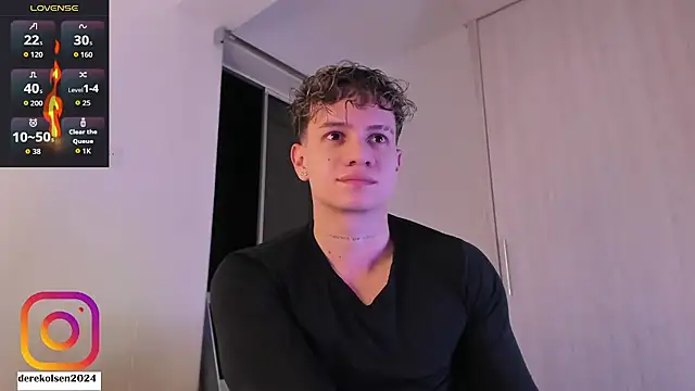 Snapshot of DerekOlsen chatting on October 21, 3:17 am DerekOlsen online show from October 21, 3:17 am