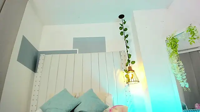 Snapshot of hannah_gray chatting on October 3, 11:12 am hannah gray online show from October 3, 11:12 am