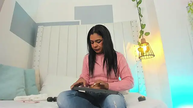 Snapshot of hannah_gray chatting on October 4, 11:12 am hannah gray online show from October 4, 11:12 am