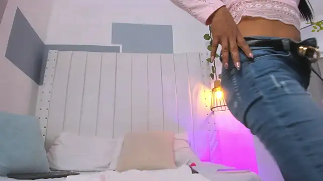 Snapshot of hannah_gray chatting on November 18, 11:13 am hannah gray online show from November 18, 11:13 am