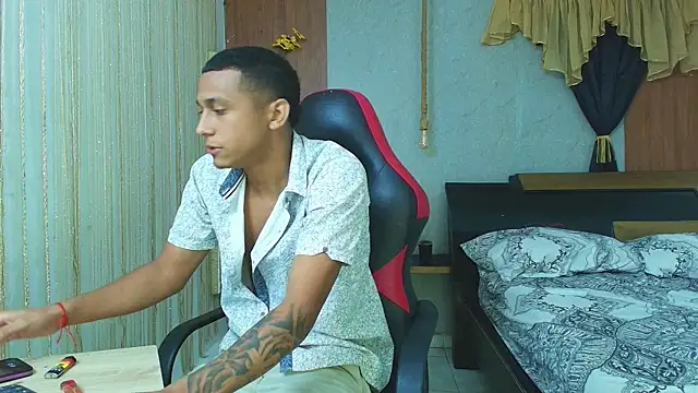 dominic smith  online show from June 10, 4:35 am