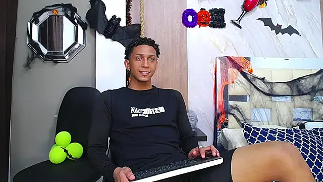 dominic smith  online show from October 28, 10:52 pm