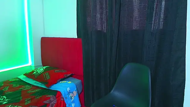 dominic smith  online show from November 28, 7:36 pm