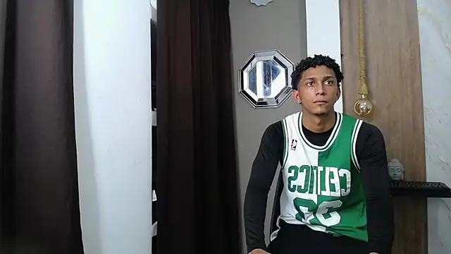 dominic smith  online show from November 11, 12:27 am